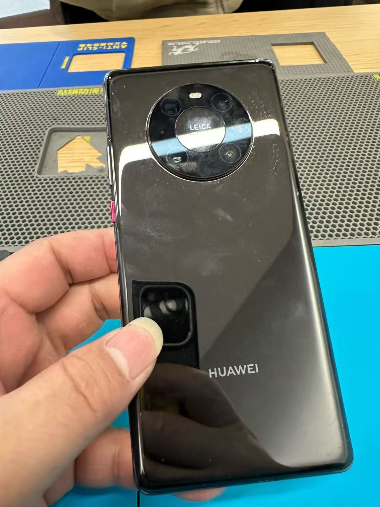 昆明手机后盖碎裂边缘与卡扣位置检查参考图片